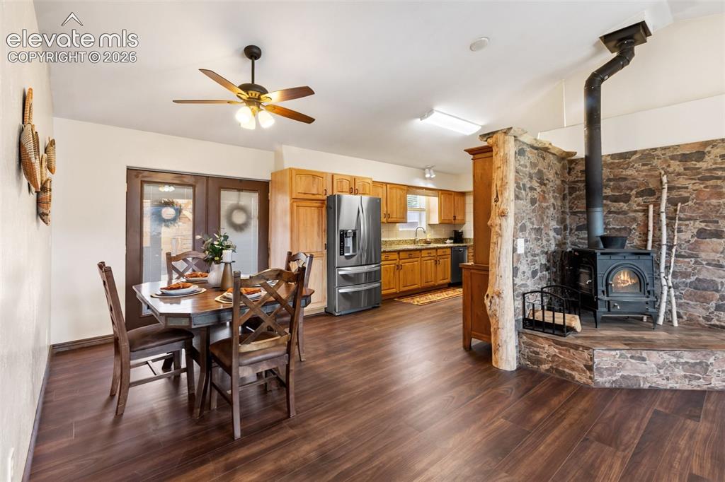 Image 11 of 48: Dining Area