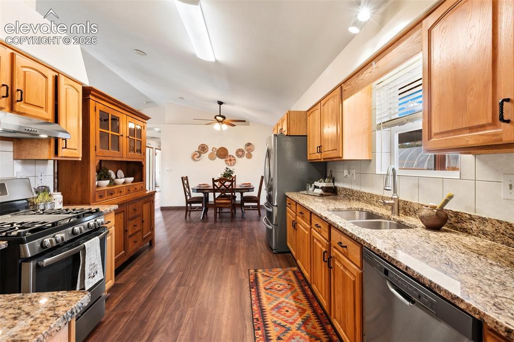 Image 16 of 48: Kitchen