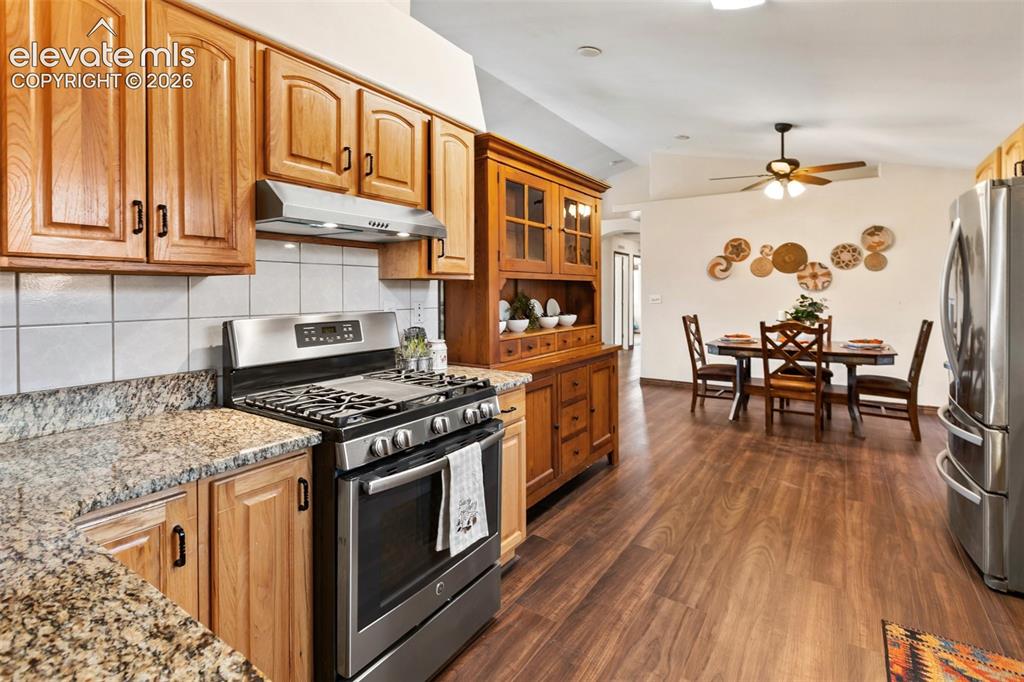 Image 17 of 48: Kitchen