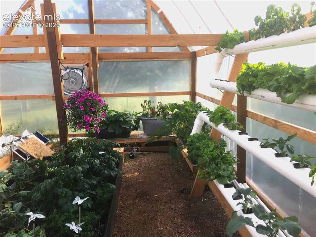 Image 44 of 48: Sun Room