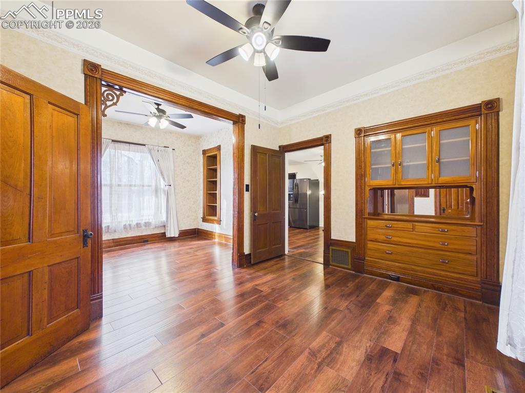 Image 11 of 44: Bedroom