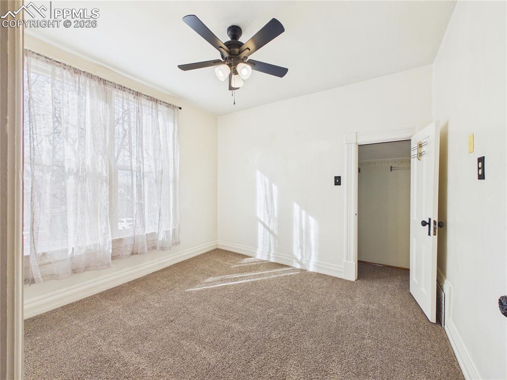 Image 23 of 44: Bedroom