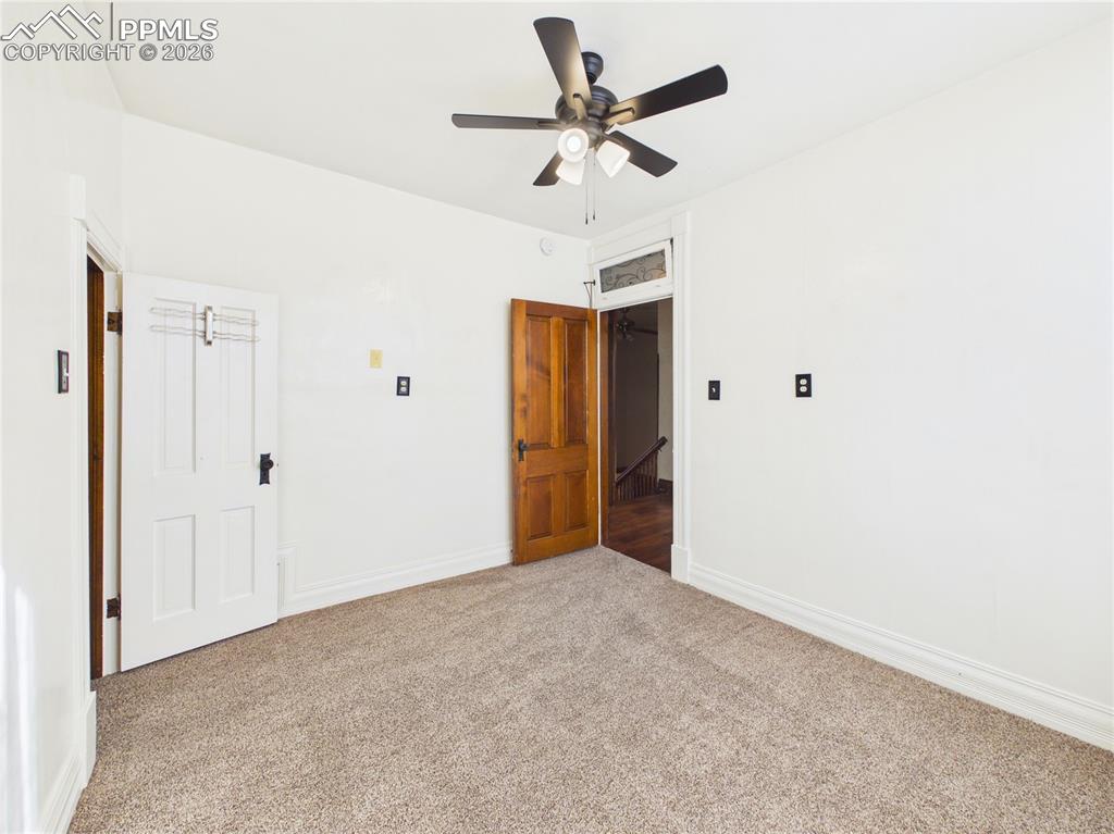 Image 24 of 44: Bedroom