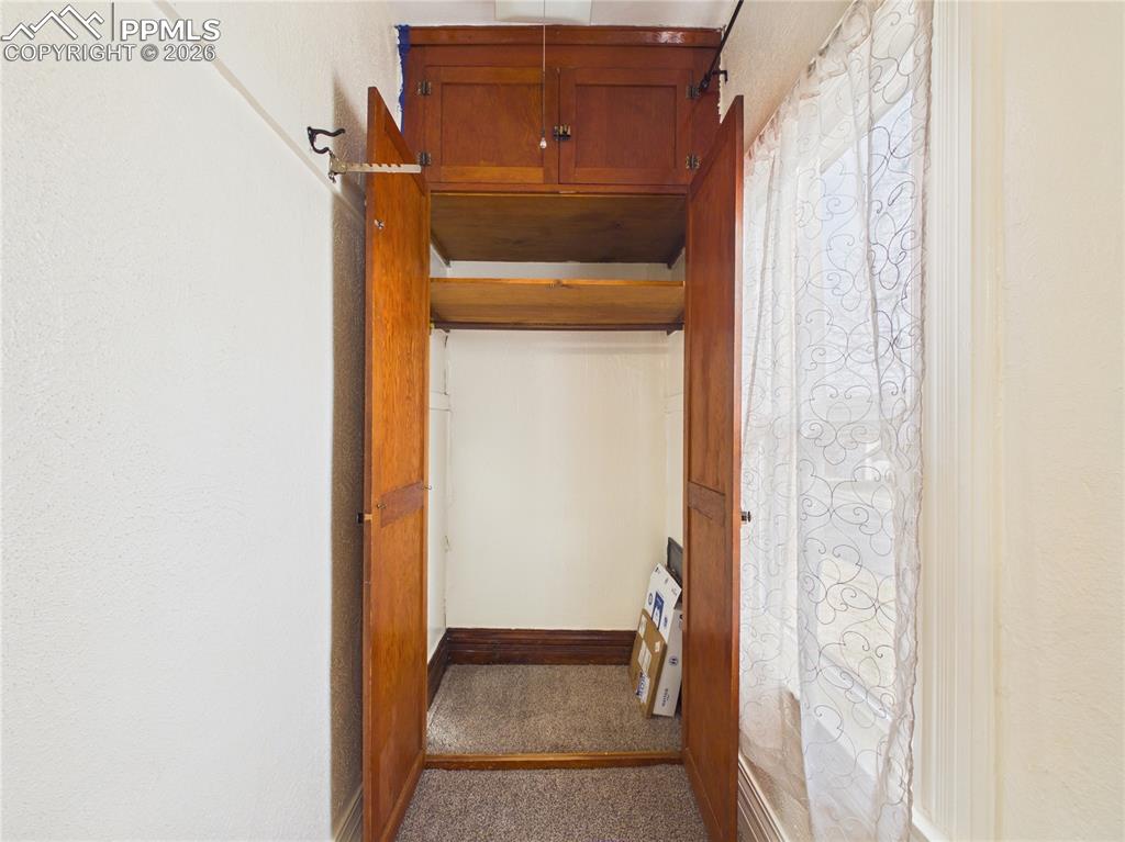 Image 30 of 44: Closet