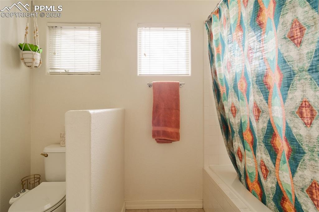 Image 13 of 27: Bathroom