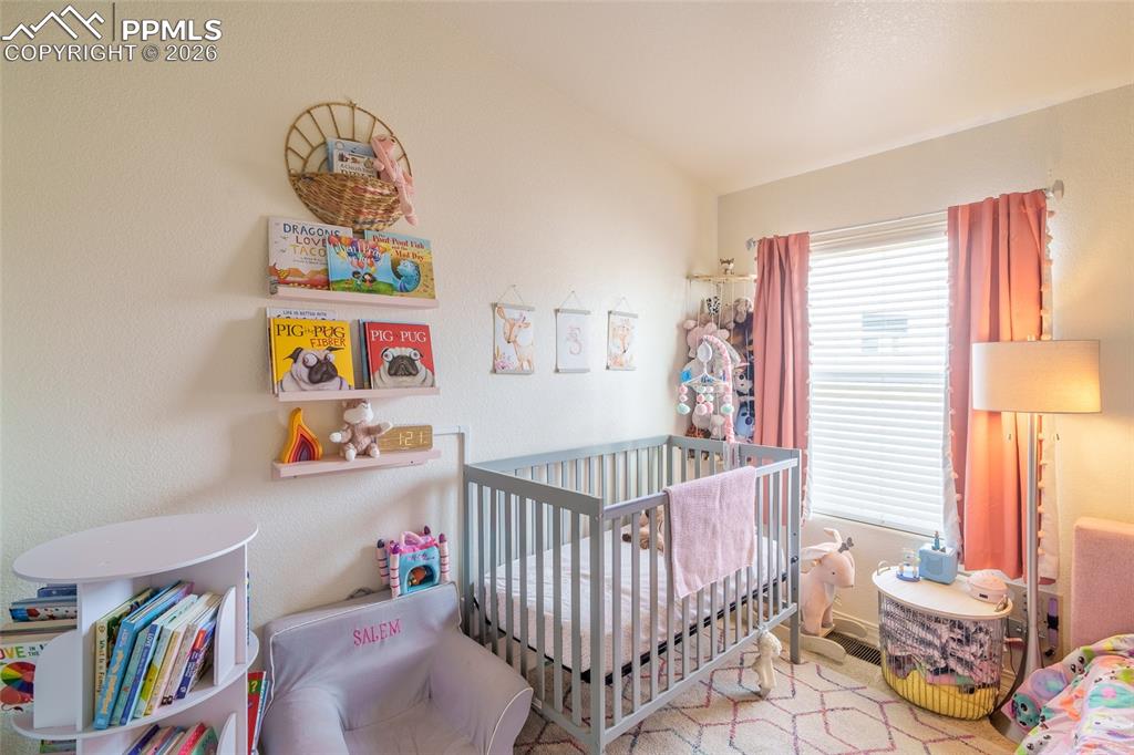 Image 18 of 27: Bedroom