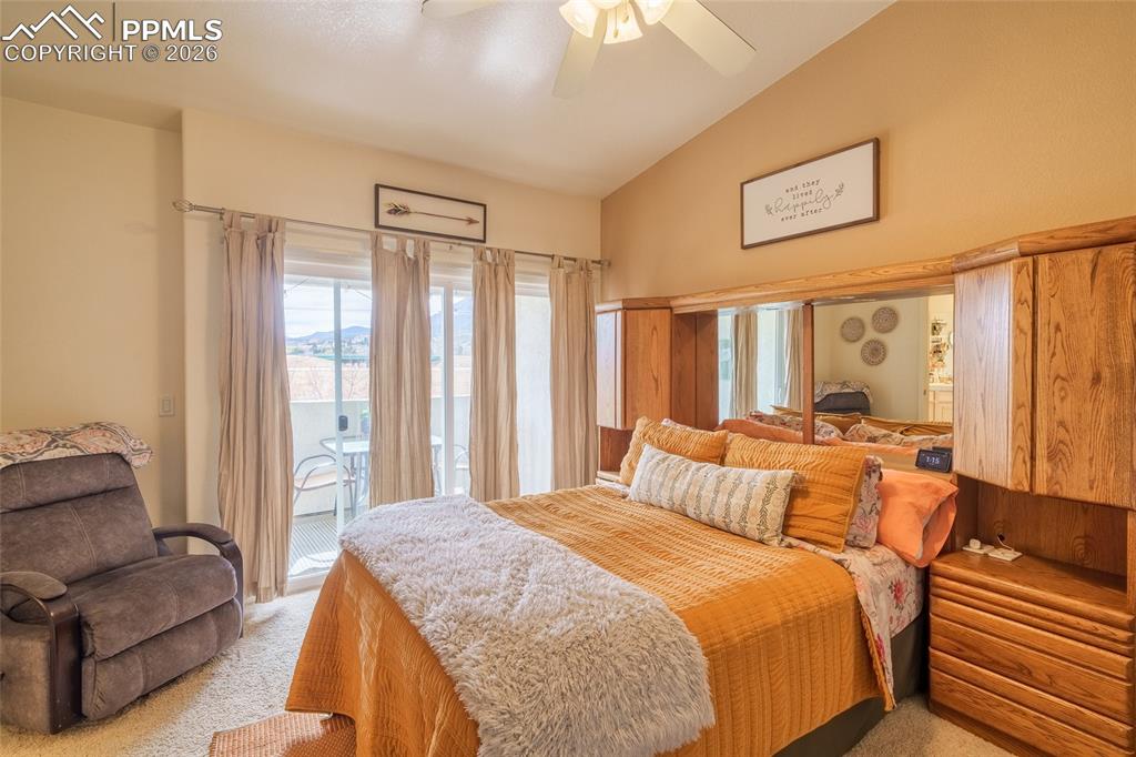 Image 22 of 27: Bedroom