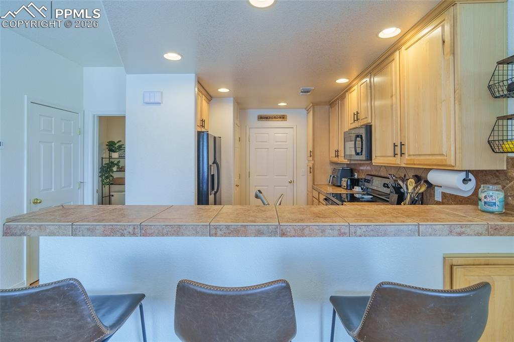 Image 8 of 27: Kitchen