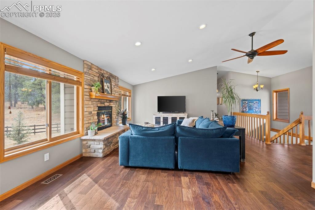 Image 10 of 50: Living Room