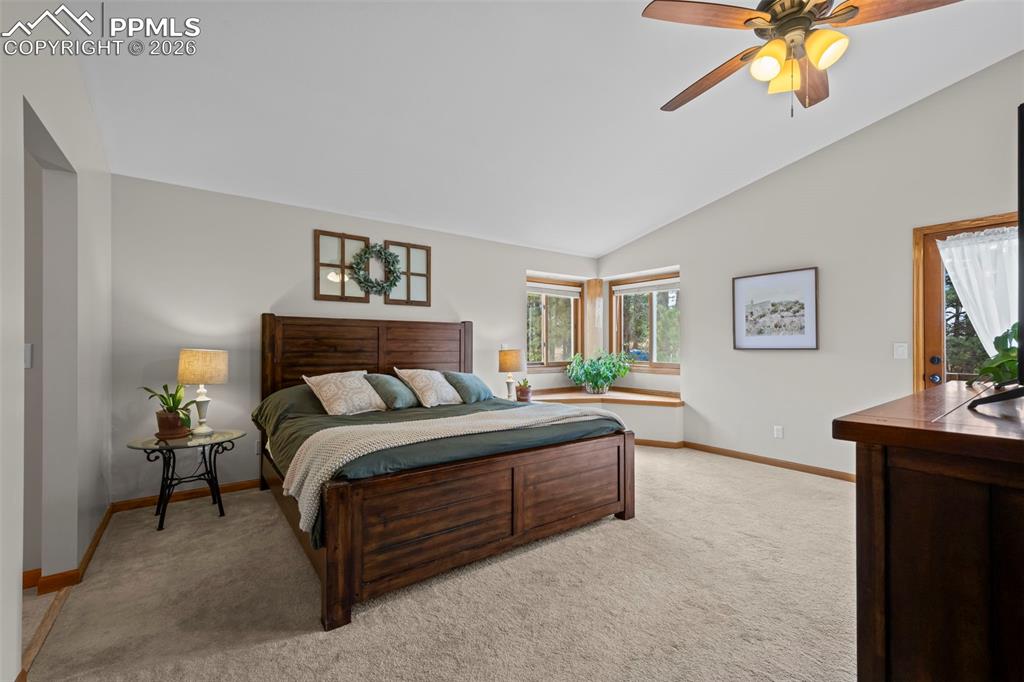 Image 16 of 50: Bedroom