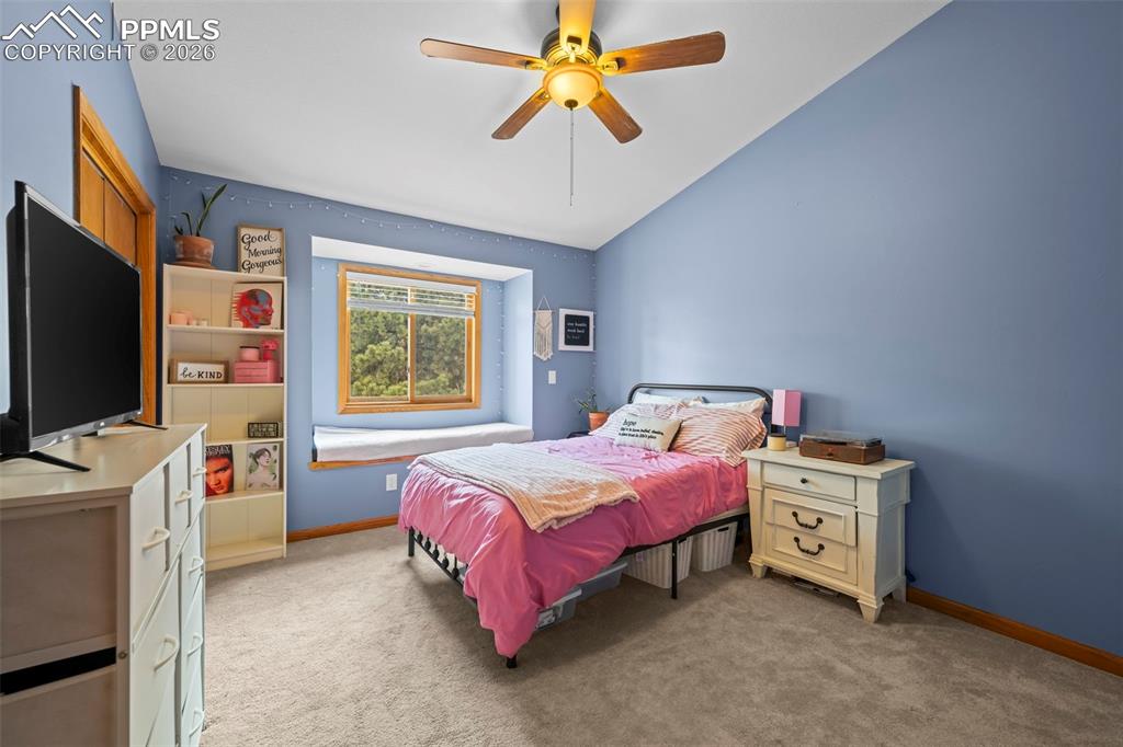 Image 23 of 50: Bedroom