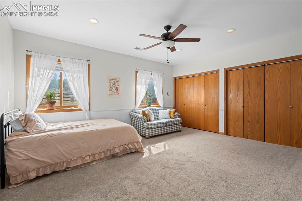 Image 29 of 50: Bedroom