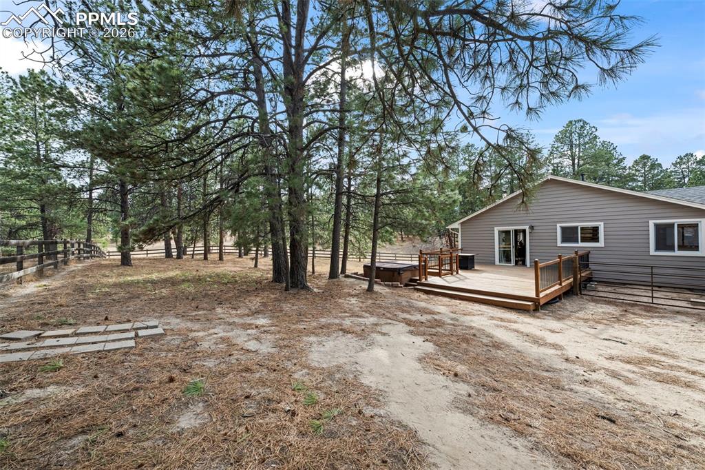 Image 34 of 50: Yard