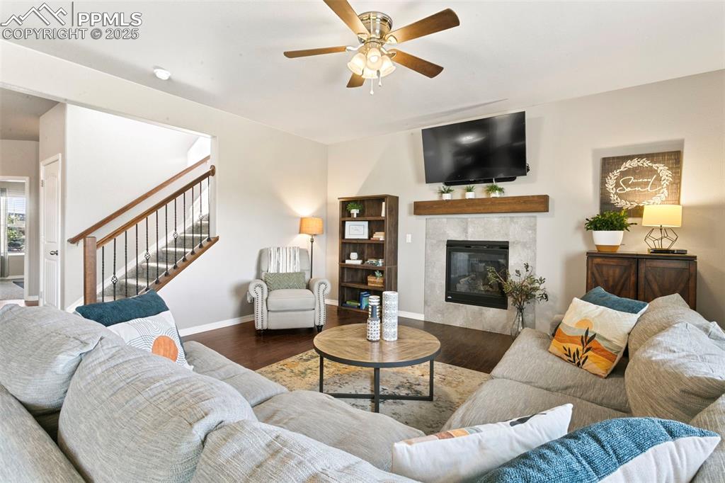 Image 13 of 40: Living Room