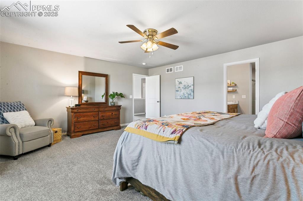 Image 19 of 40: Bedroom
