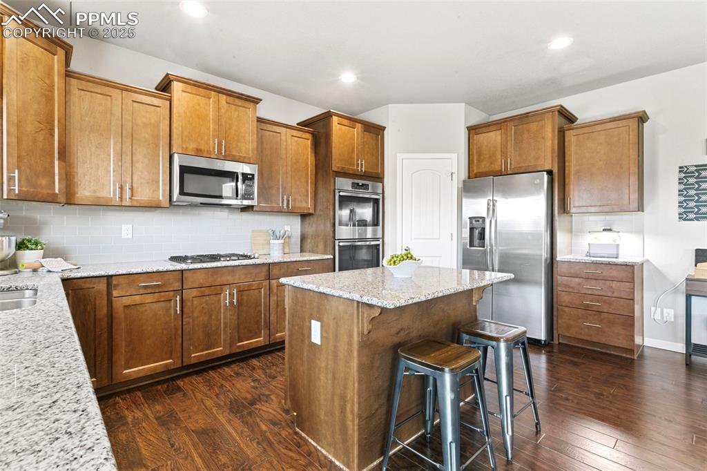 Image 8 of 40: Kitchen