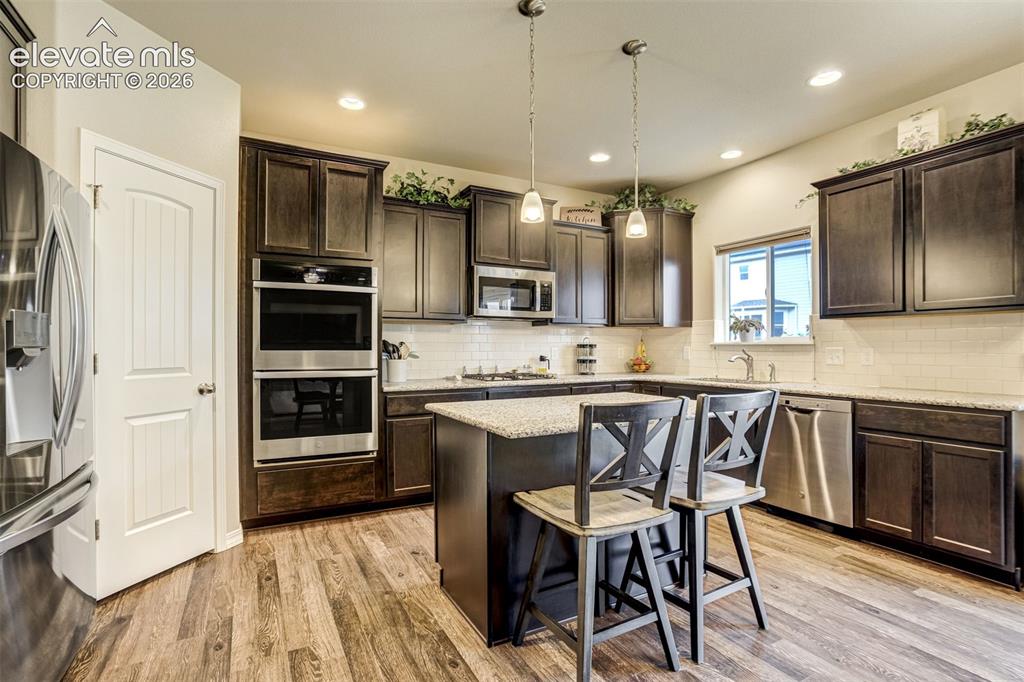 Image 13 of 49: Kitchen
