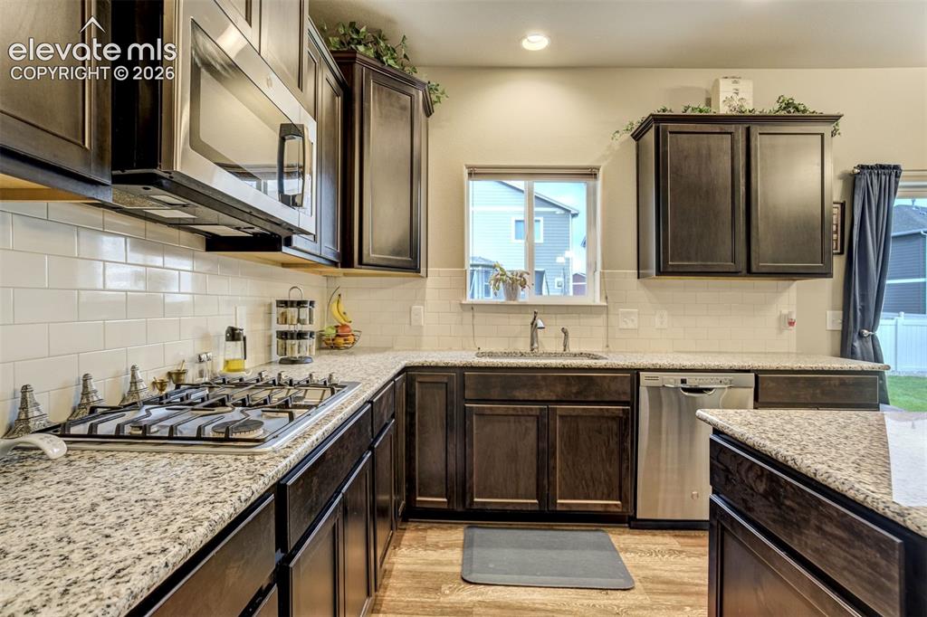 Image 14 of 49: Kitchen