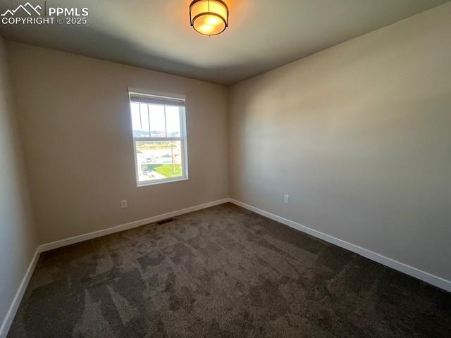 Image 17 of 24: Bedroom