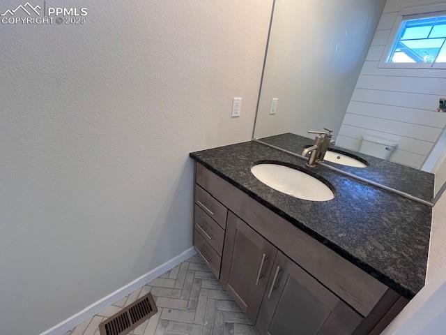 Image 3 of 24: Bathroom