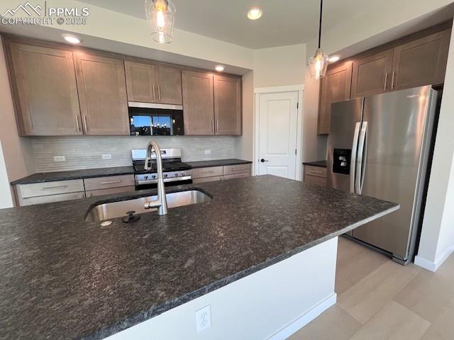 Image 4 of 24: Kitchen