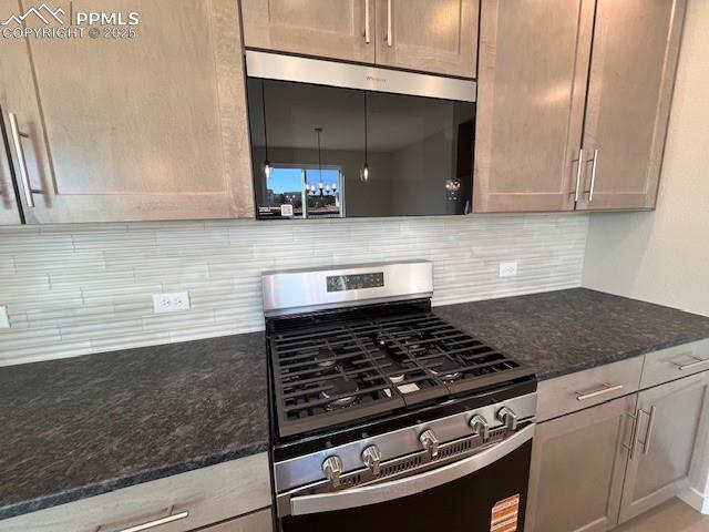 Image 8 of 24: Kitchen