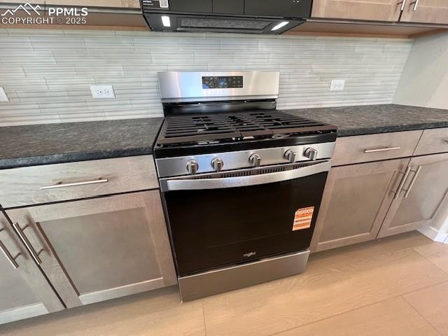 Image 9 of 24: Kitchen