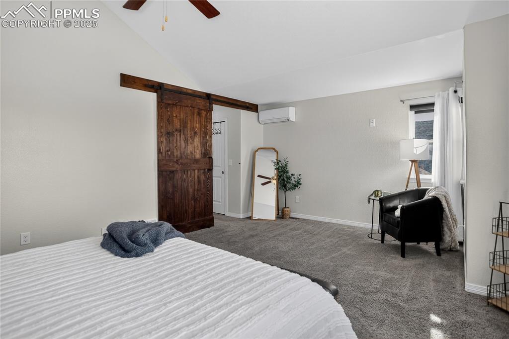 Image 11 of 26: En-suite bath