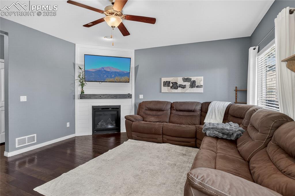 Image 2 of 26: Living room