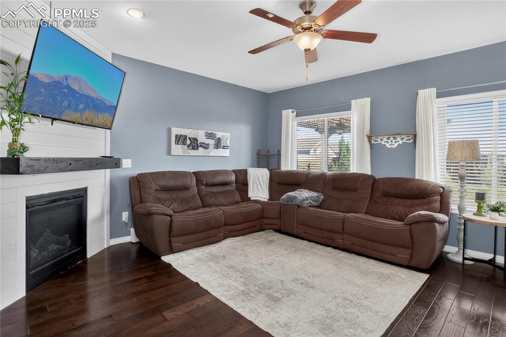 Image 3 of 26: Gas fireplace