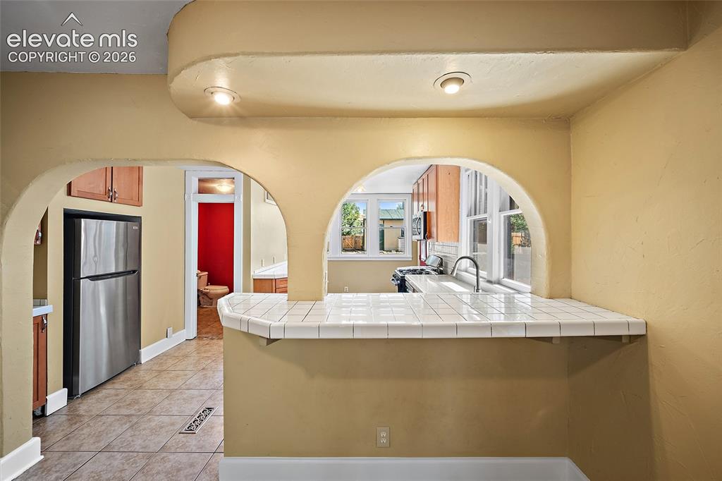Image 12 of 32: Kitchen