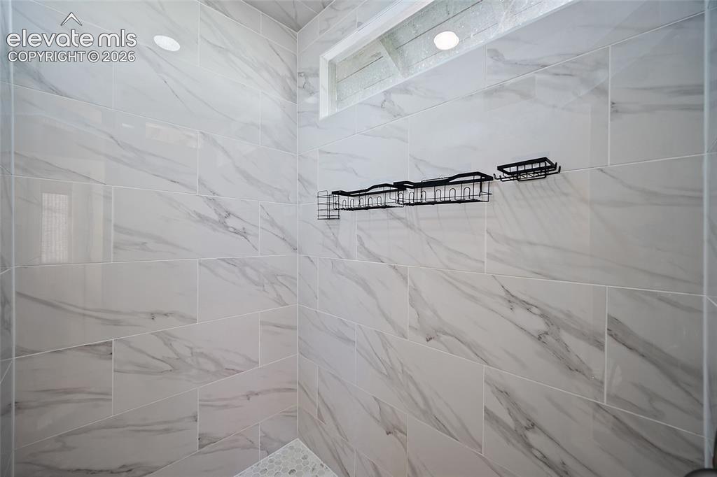 Image 22 of 32: Walk in shower