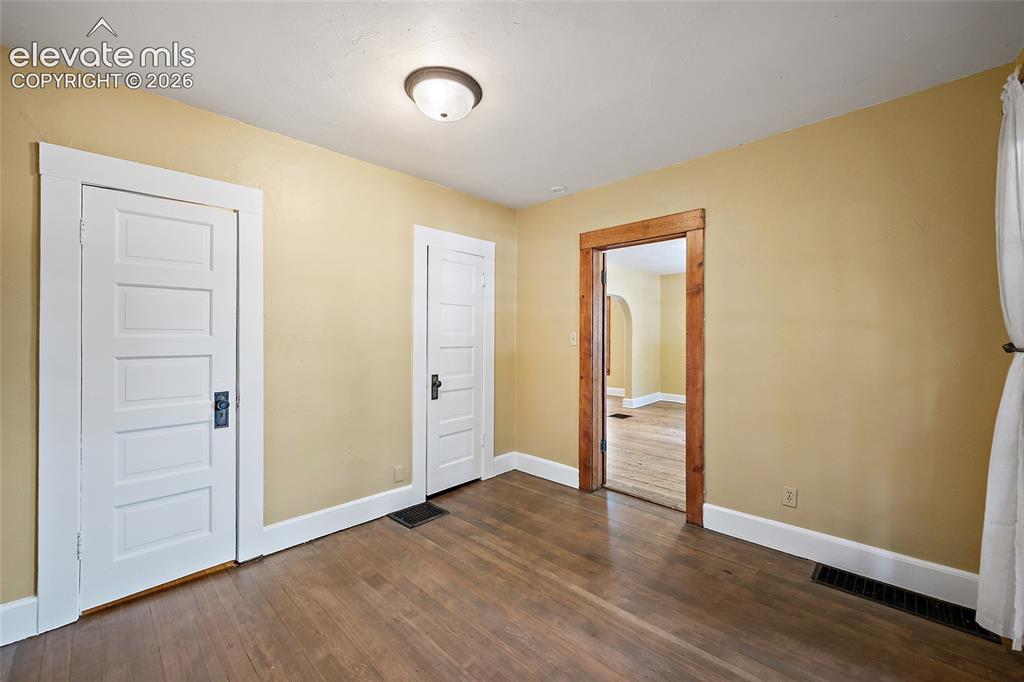 Image 9 of 32: Bedroom
