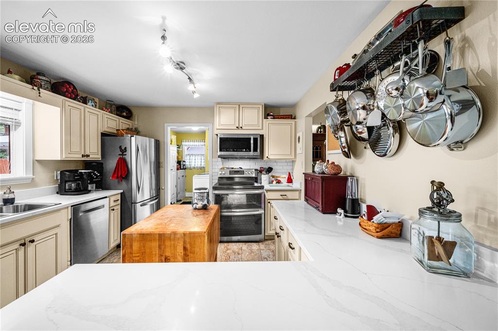 Image 6 of 33: Kitchen