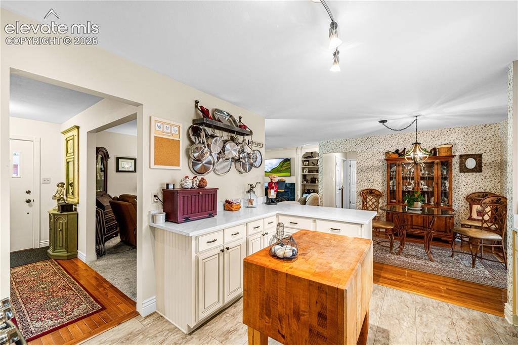 Image 8 of 33: Kitchen