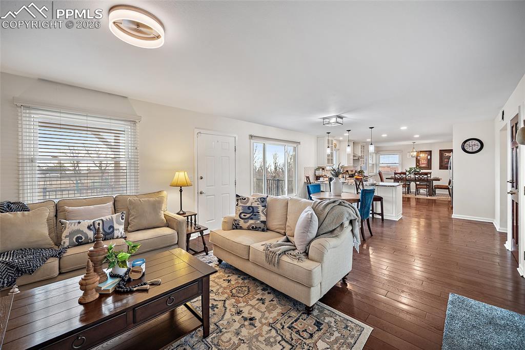 Image 20 of 50: Living Room