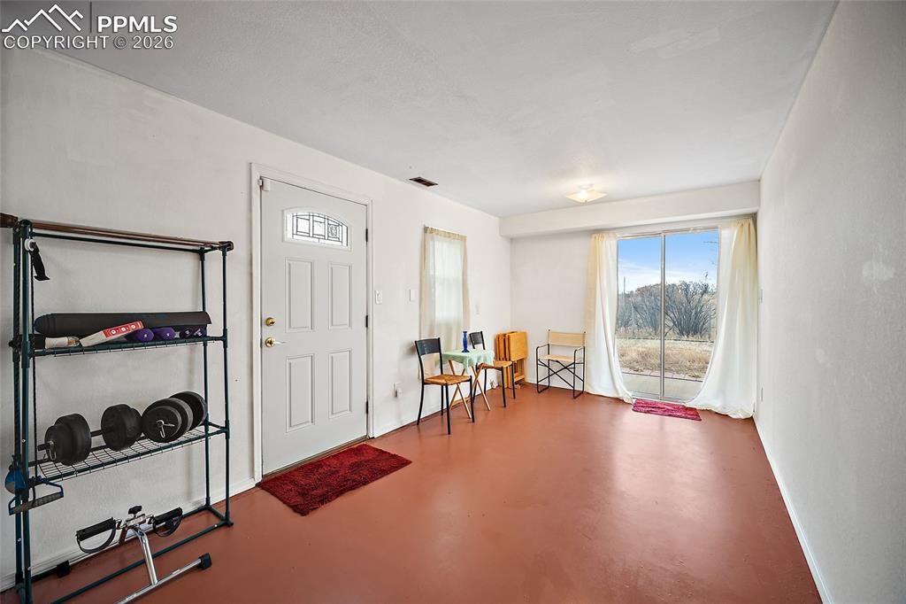 Image 35 of 50: Entry