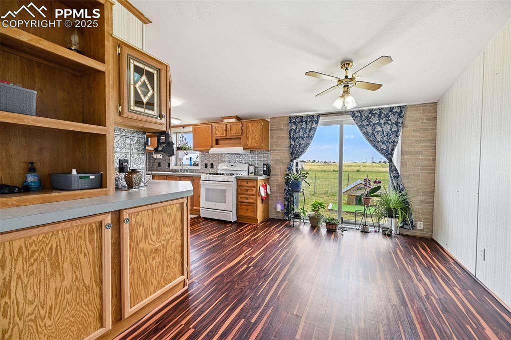 Image 12 of 48: Lots of Cabinet Space