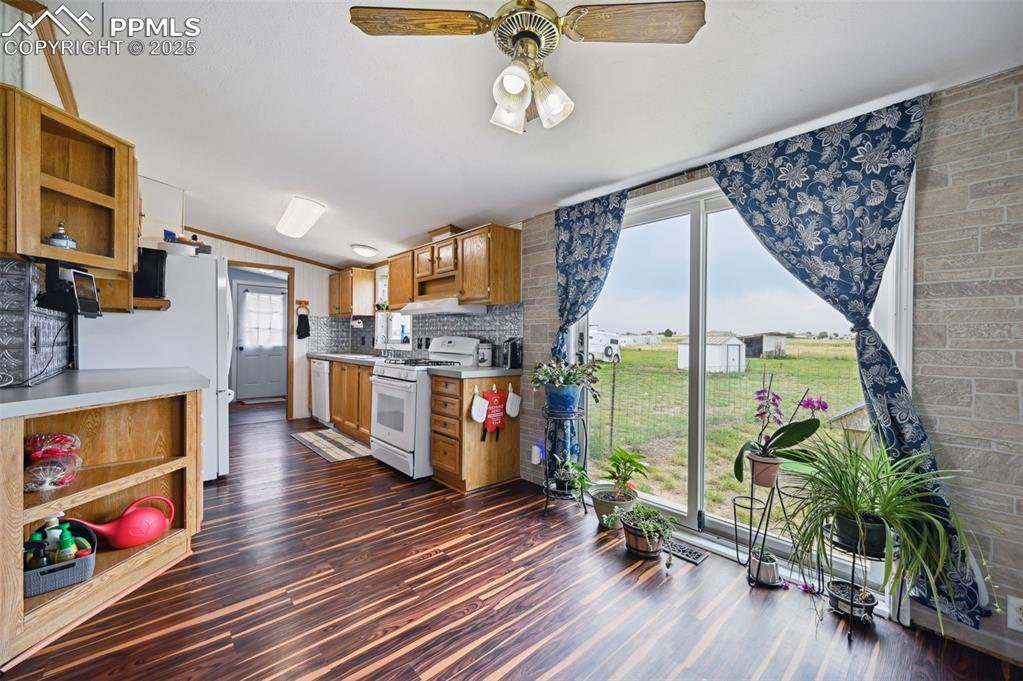 Image 14 of 48: Eating Nook-Newer Anderson Sliding Door