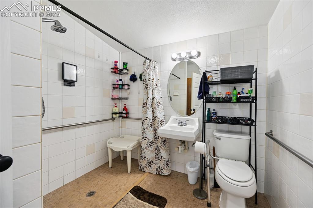 Image 26 of 48: ADA Compliant 3/4 Bathroom