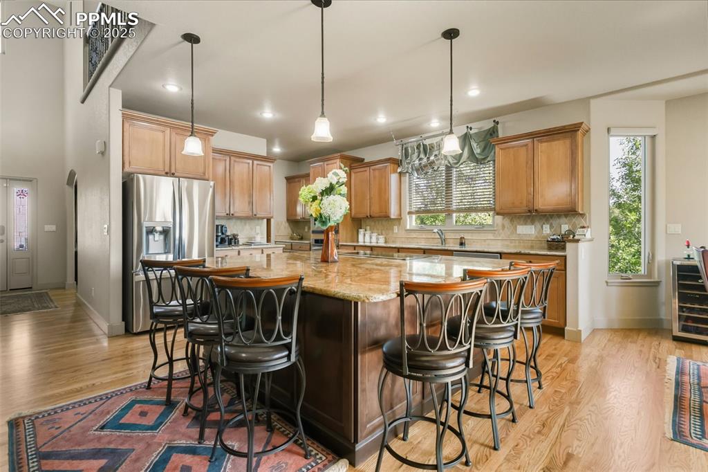 Image 13 of 50: Kitchen