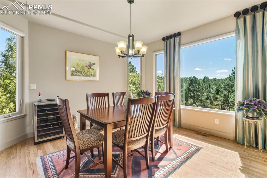 Image 14 of 50: Casual Kitchen Dining