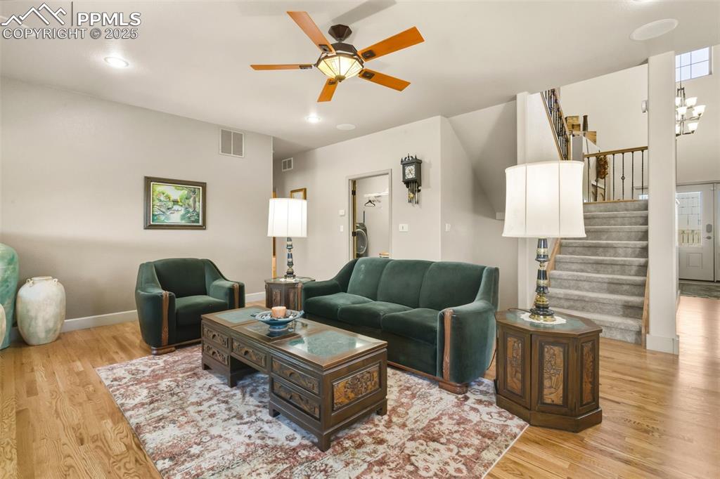 Image 16 of 50: Great Room