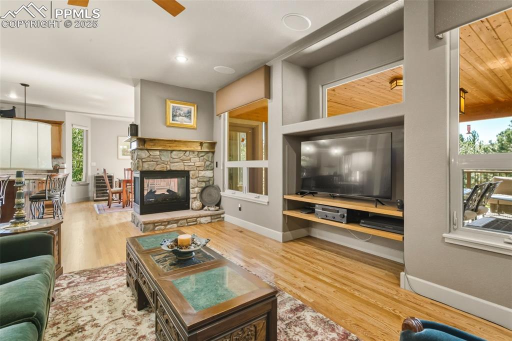 Image 18 of 50: Great Room