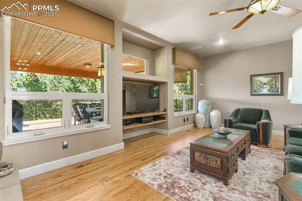 Image 19 of 50: Great Room