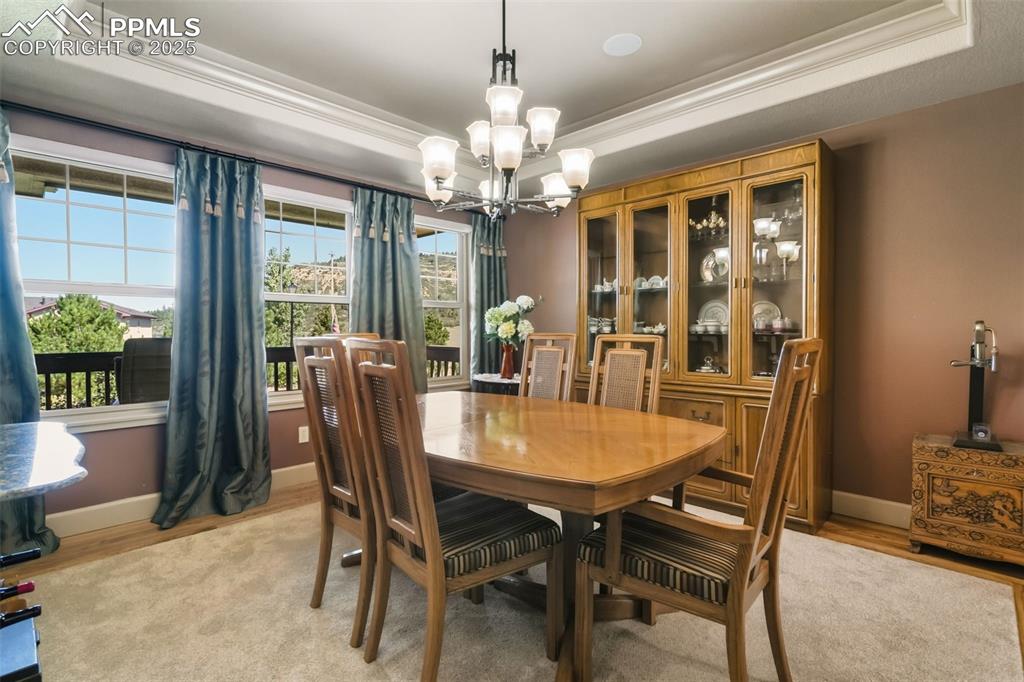 Image 8 of 50: Dining Area