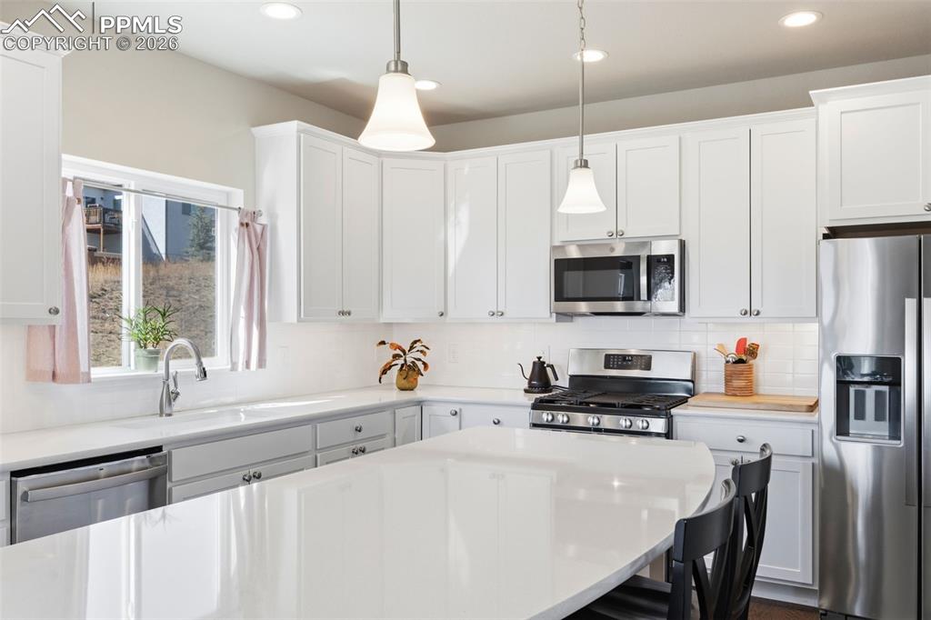 Image 10 of 30: Kitchen