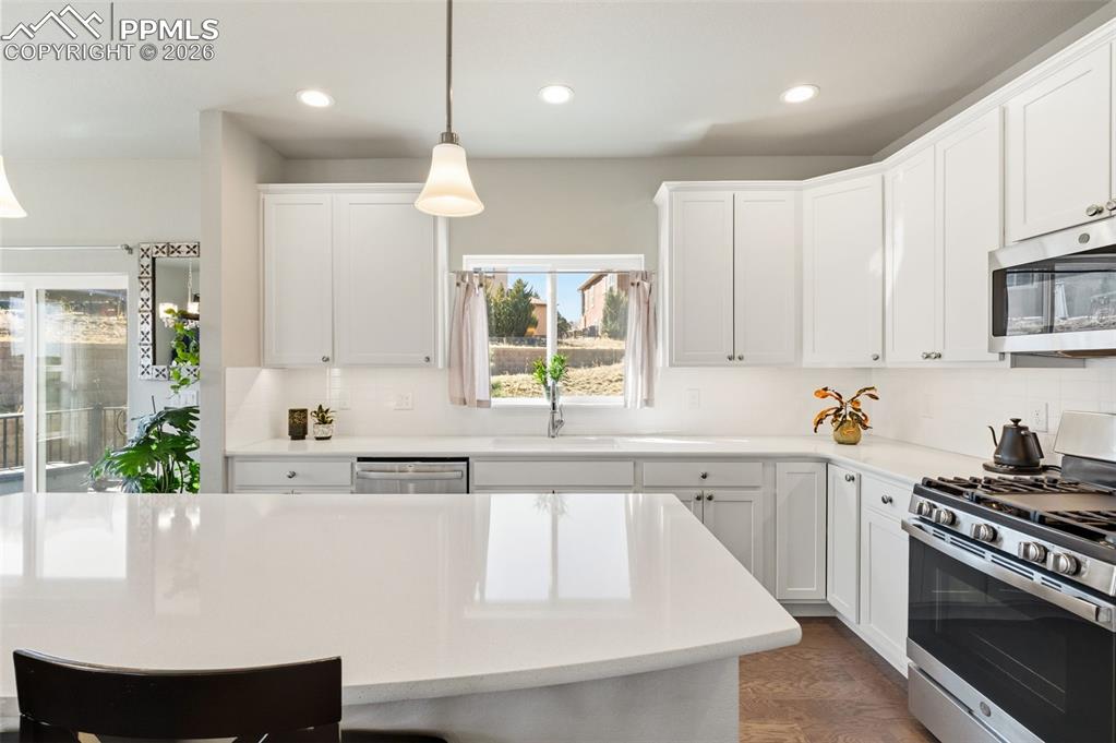 Image 13 of 30: Kitchen