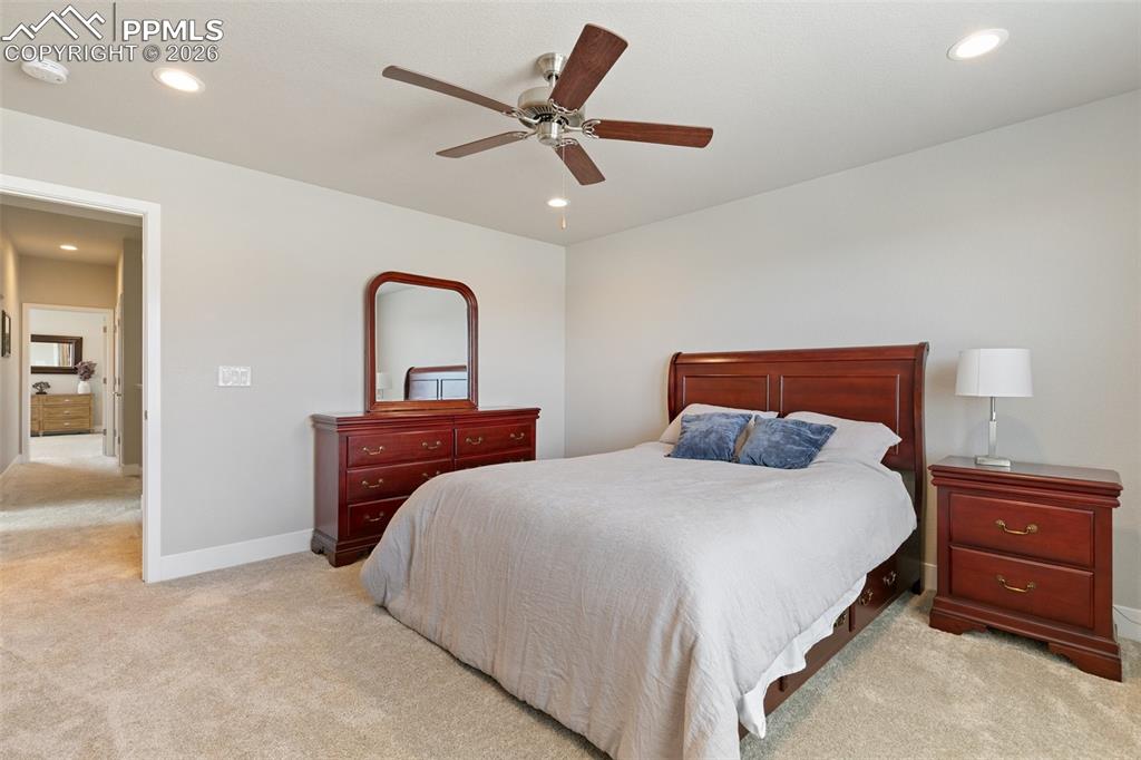 Image 21 of 30: Bedroom