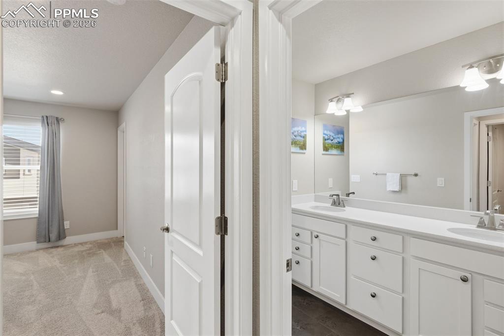 Image 22 of 30: Bathroom